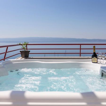 Seaside Penthouse With Hot Tub Sky Living Apartment Split Exterior photo
