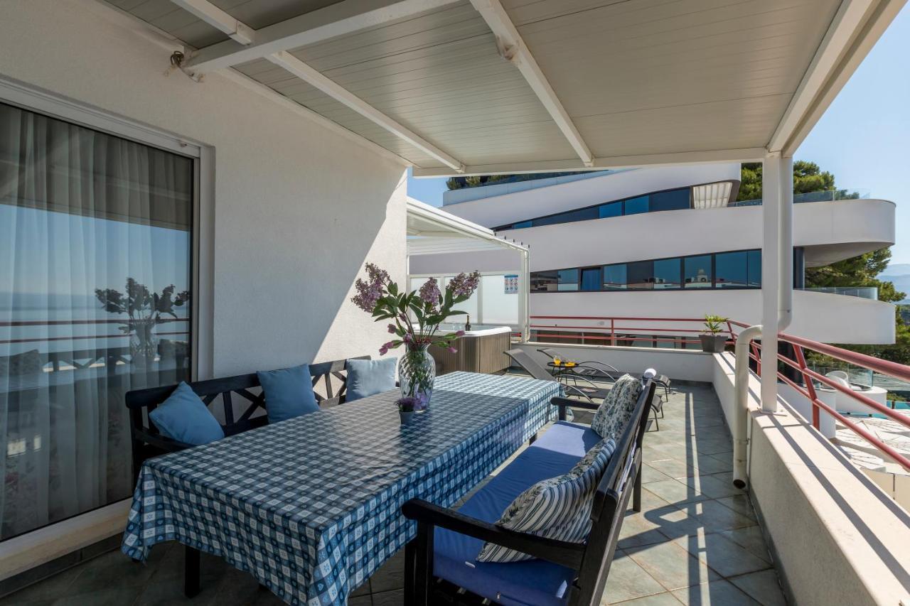Seaside Penthouse With Hot Tub Sky Living Apartment Split Exterior photo