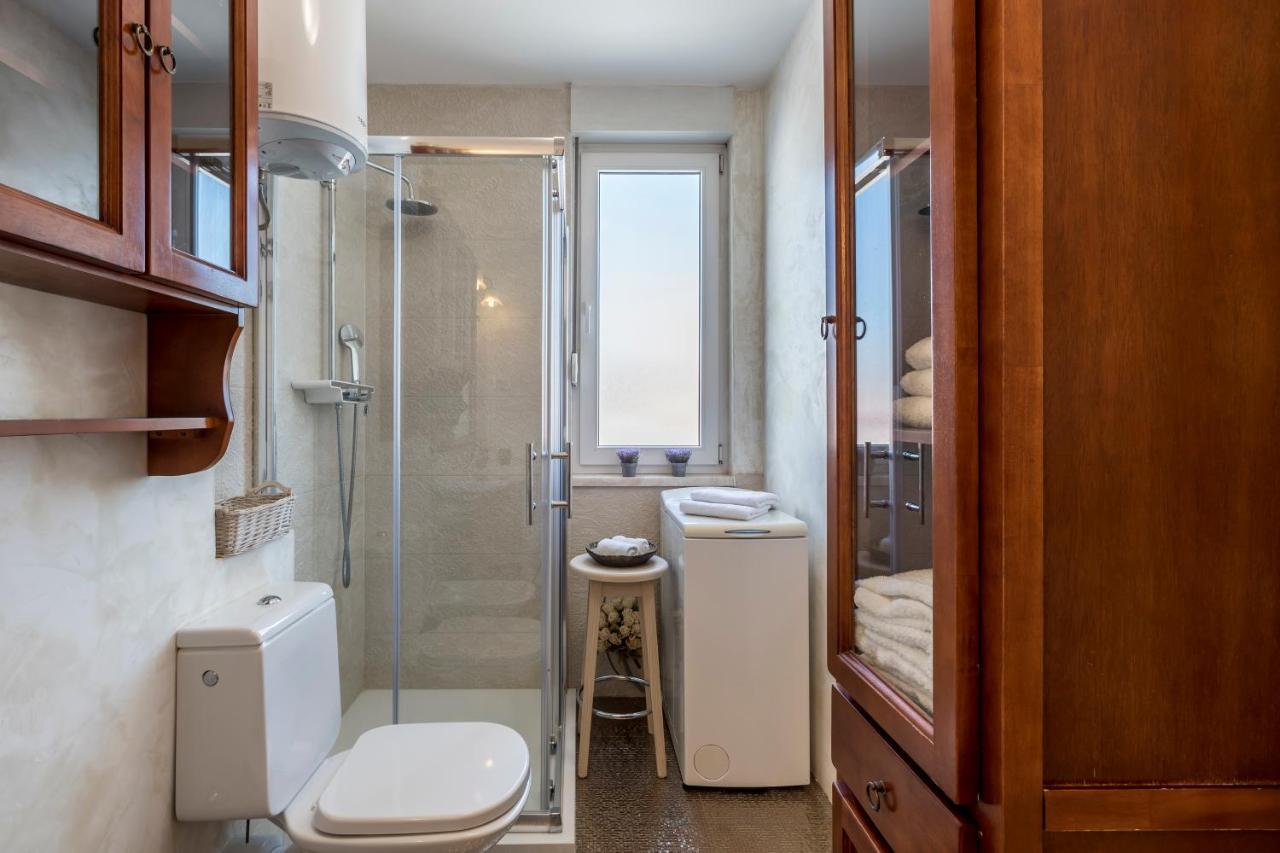 Seaside Penthouse With Hot Tub Sky Living Apartment Split Exterior photo
