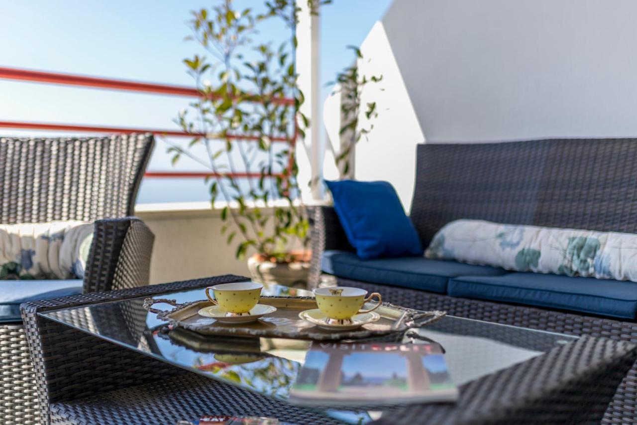 Seaside Penthouse With Hot Tub Sky Living Apartment Split Exterior photo