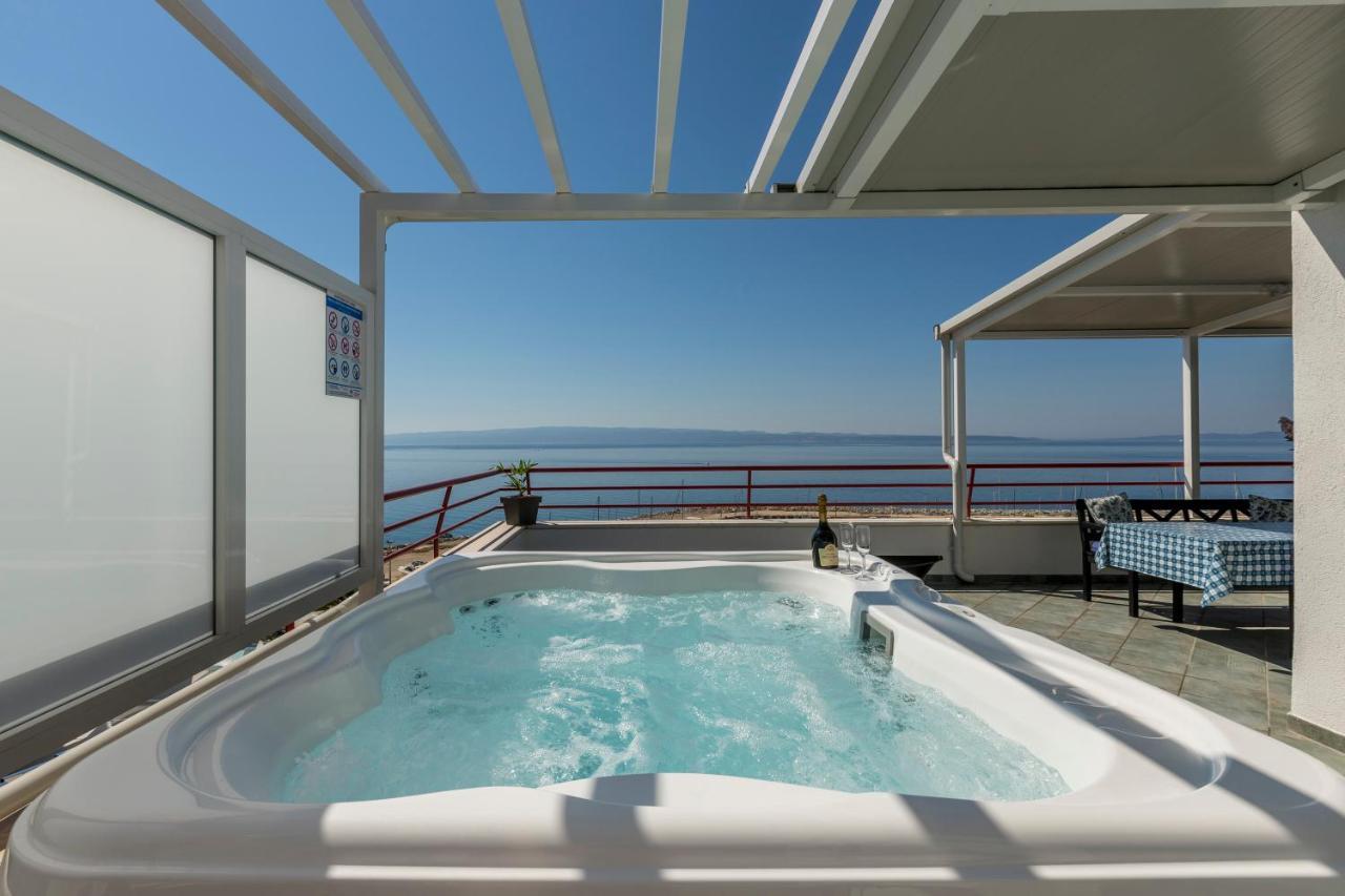 Seaside Penthouse With Hot Tub Sky Living Apartment Split Exterior photo