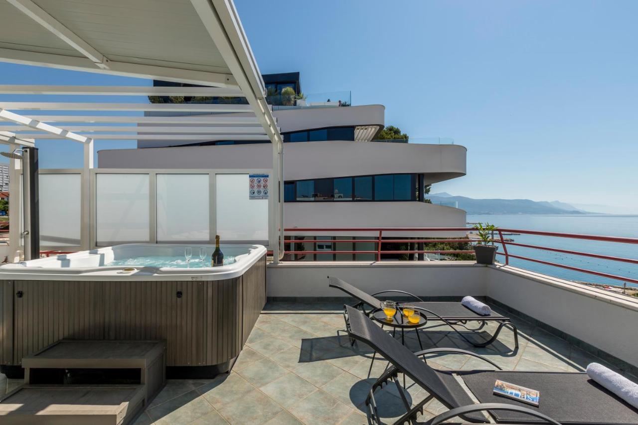 Seaside Penthouse With Hot Tub Sky Living Apartment Split Exterior photo