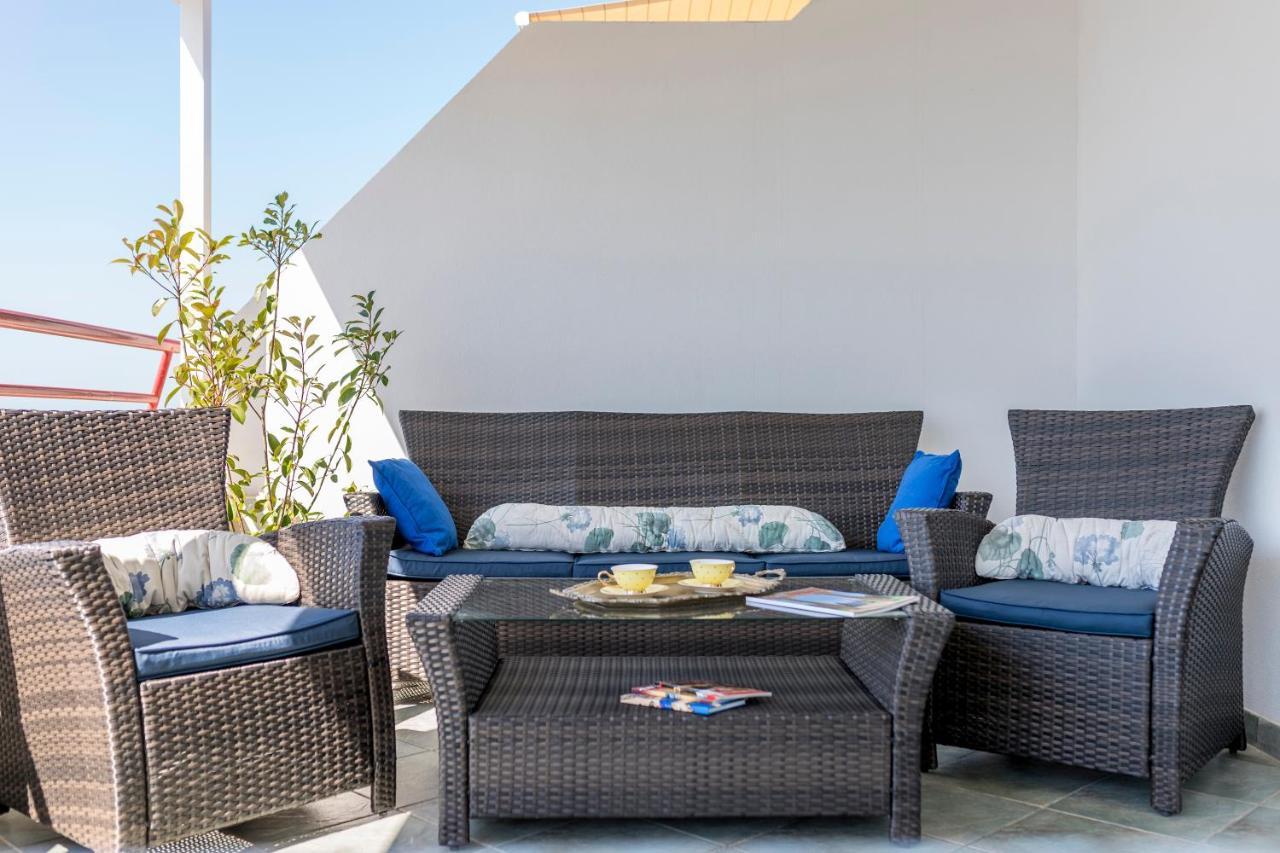 Seaside Penthouse With Hot Tub Sky Living Apartment Split Exterior photo