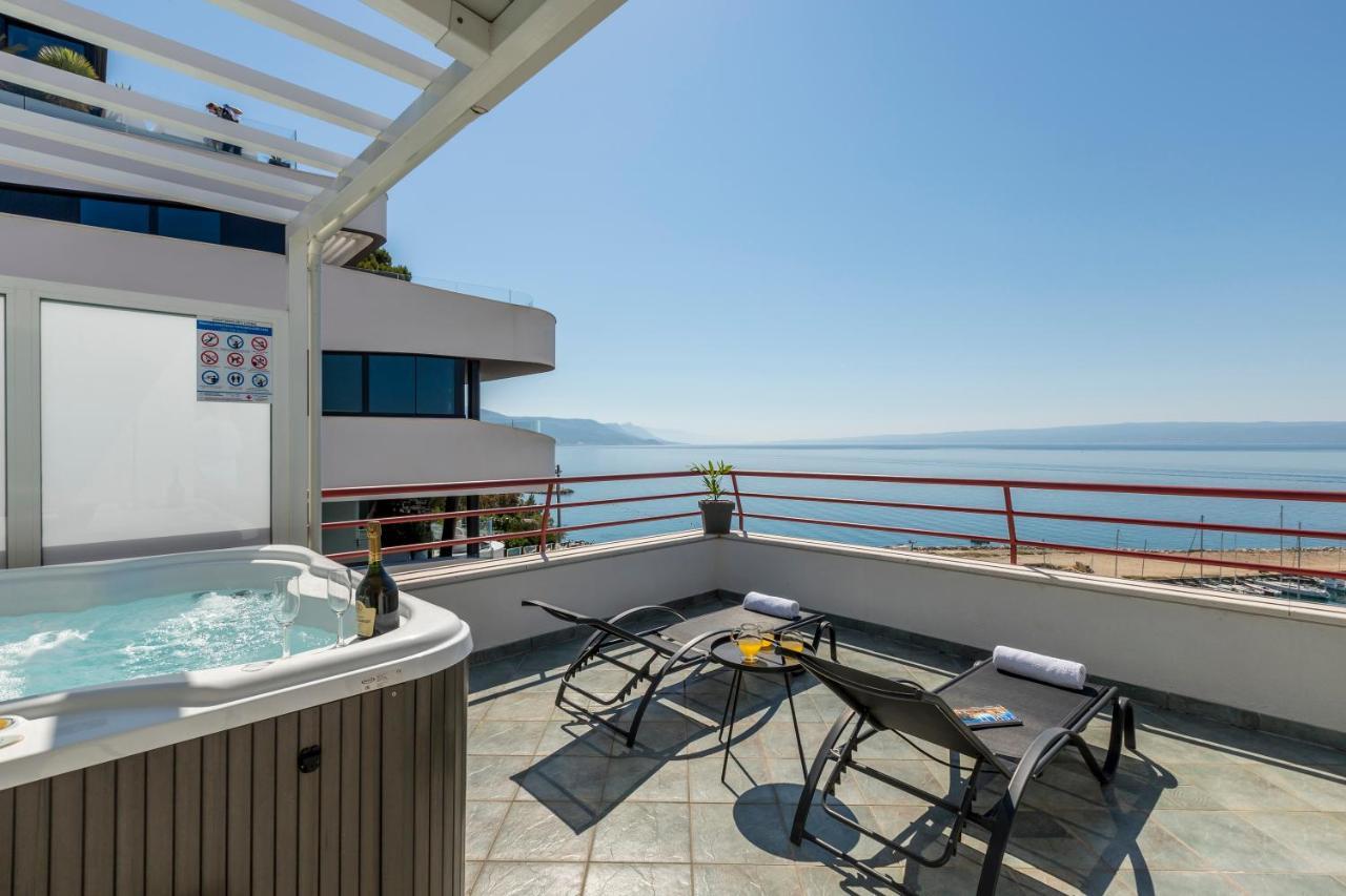 Seaside Penthouse With Hot Tub Sky Living Apartment Split Exterior photo