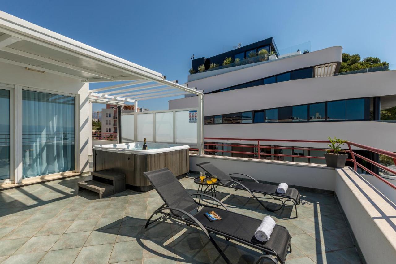 Seaside Penthouse With Hot Tub Sky Living Apartment Split Exterior photo