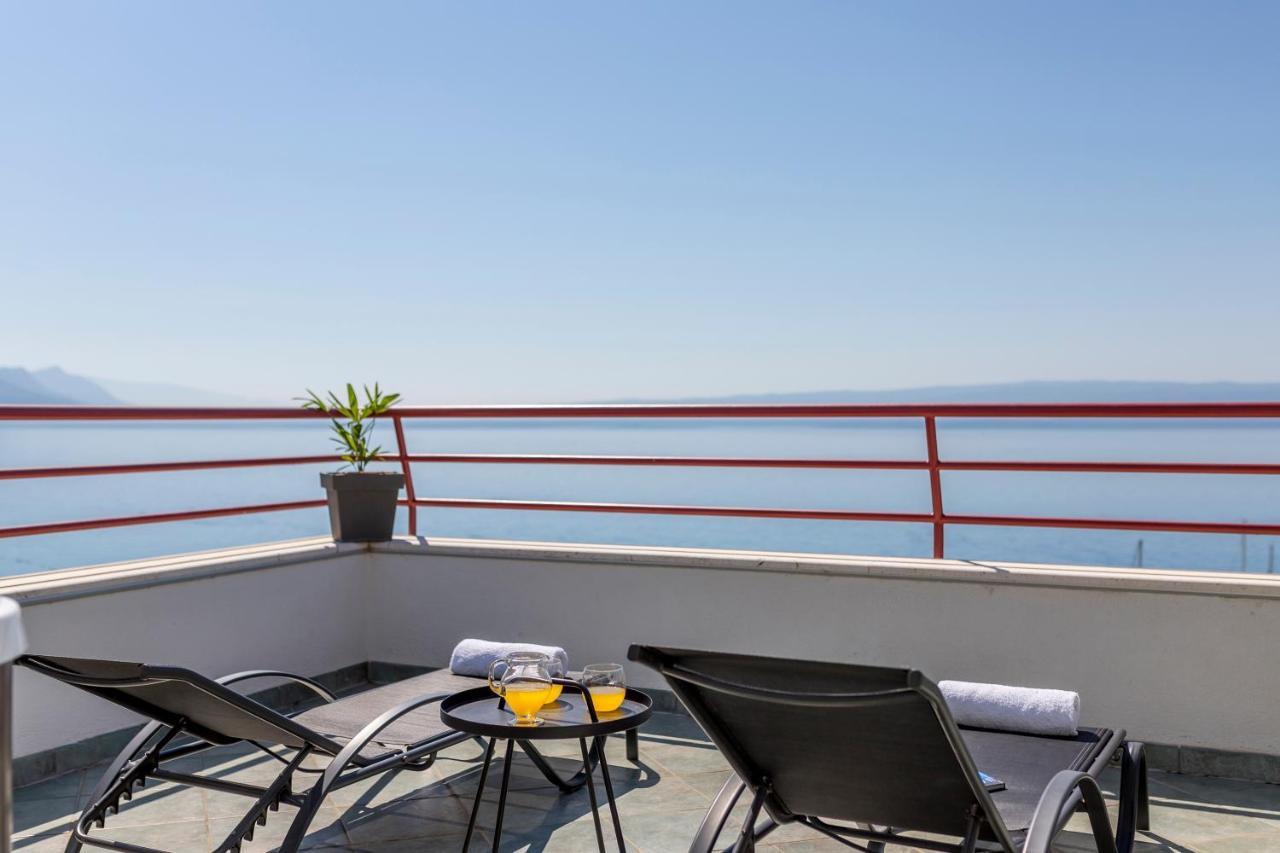Seaside Penthouse With Hot Tub Sky Living Apartment Split Exterior photo