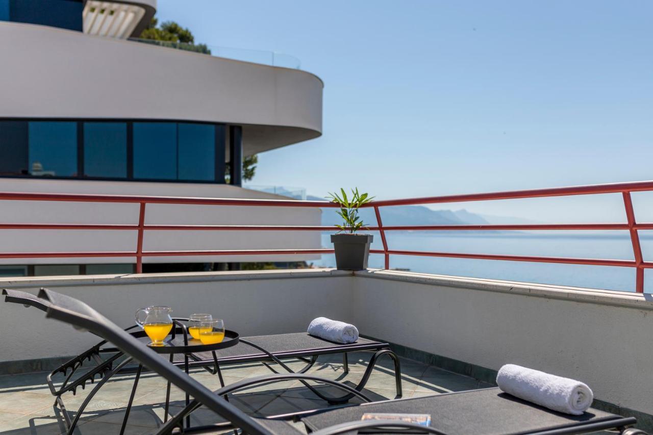 Seaside Penthouse With Hot Tub Sky Living Apartment Split Exterior photo