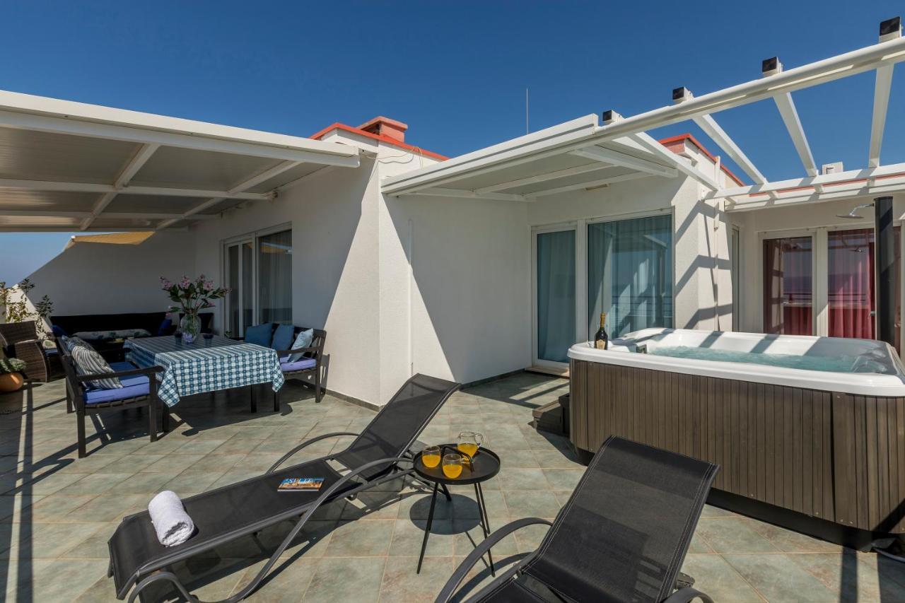 Seaside Penthouse With Hot Tub Sky Living Apartment Split Exterior photo