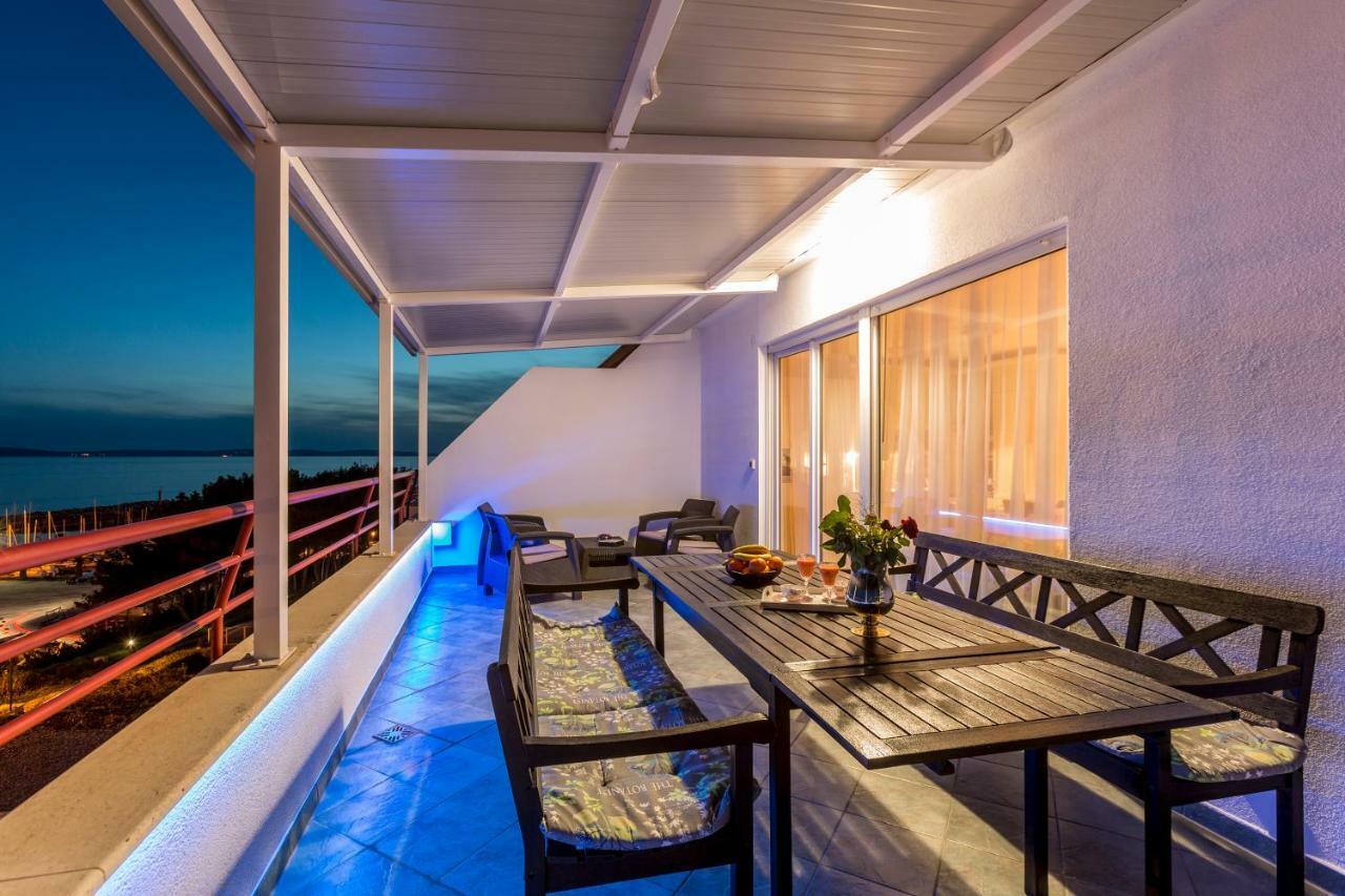 Seaside Penthouse With Hot Tub Sky Living Apartment Split Exterior photo