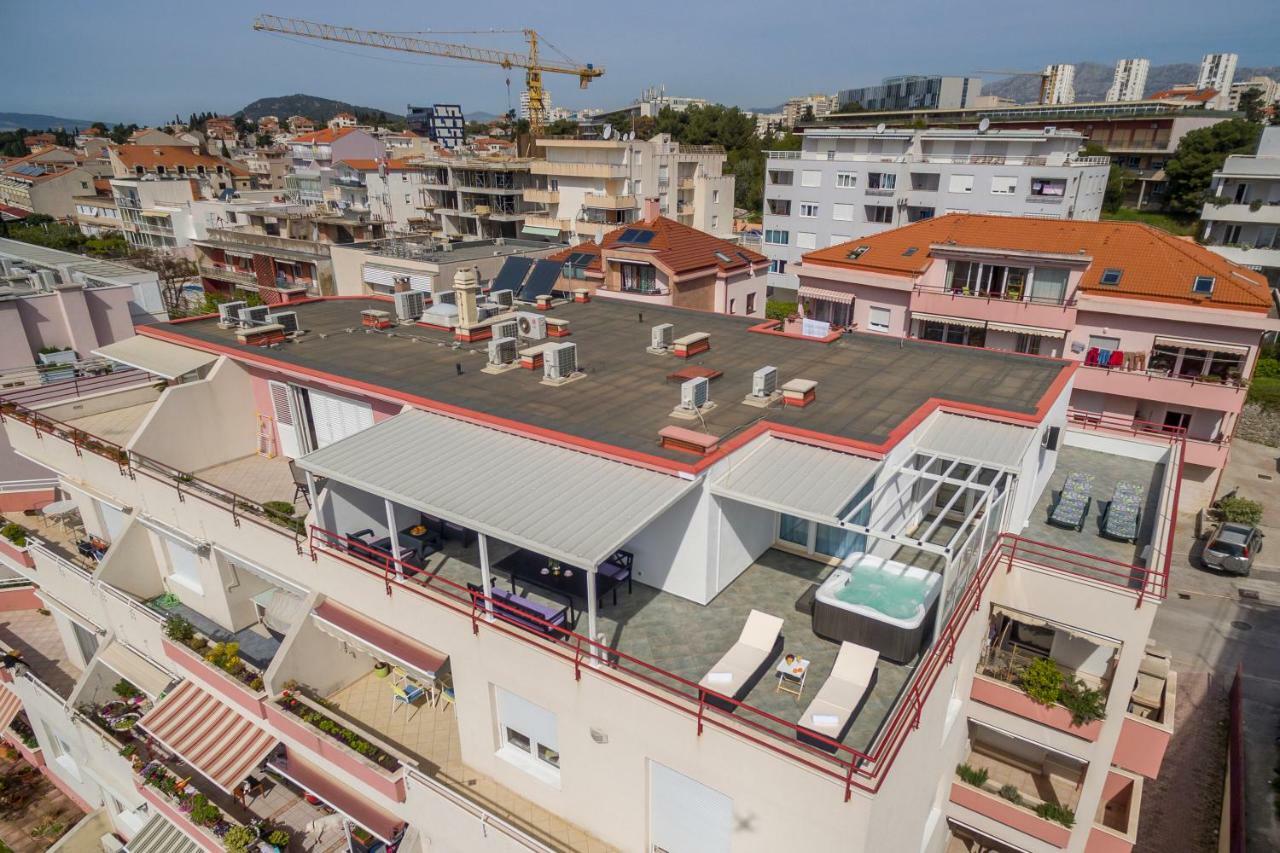 Seaside Penthouse With Hot Tub Sky Living Apartment Split Exterior photo